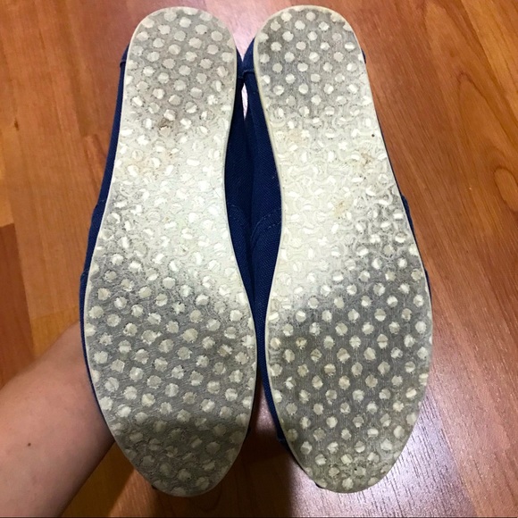 HP!🎉 TOMS | Navy Canvas Shoe - Picture 5 of 5